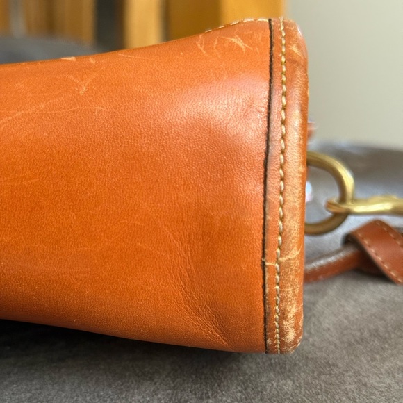 VINTAGE Dooney & Bourke Tan and Cream Genuine Leather Crossbody Bag - Picture 15 of 16